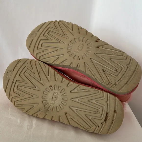 UGG ankle kid’s boots  peach color gold hardware no size but measuring a kids 5