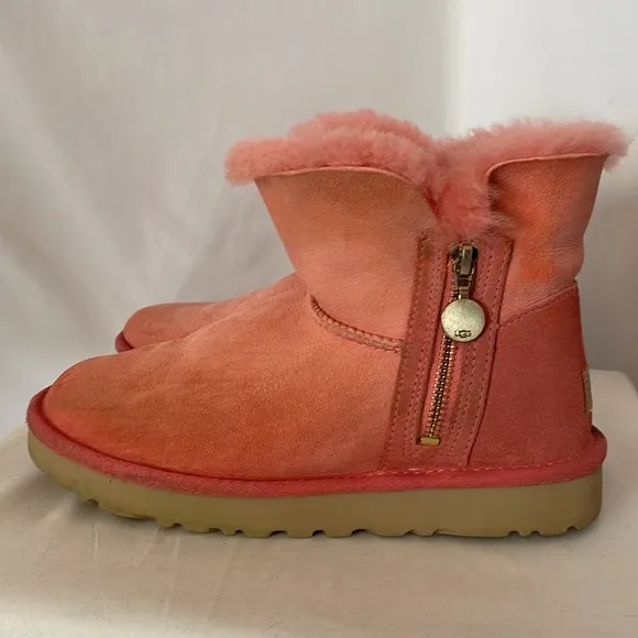 UGG ankle kid’s boots  peach color gold hardware no size but measuring a kids 5