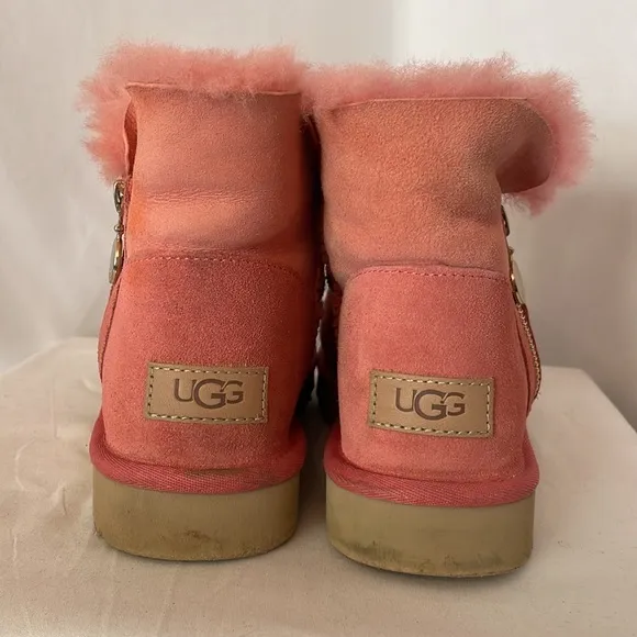 UGG ankle kid’s boots  peach color gold hardware no size but measuring a kids 5