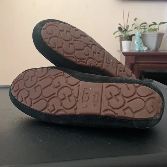 UGG ANSLEY BLACK SILKE SUEDE MOCCASIN  SLIPPERS