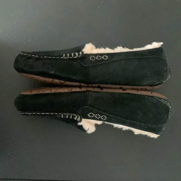 UGG ANSLEY BLACK SILKE SUEDE MOCCASIN  SLIPPERS