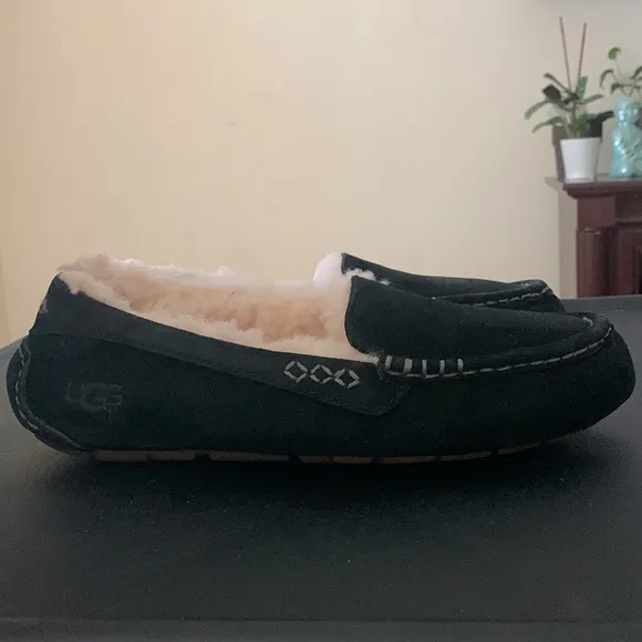 UGG ANSLEY BLACK SILKE SUEDE MOCCASIN  SLIPPERS
