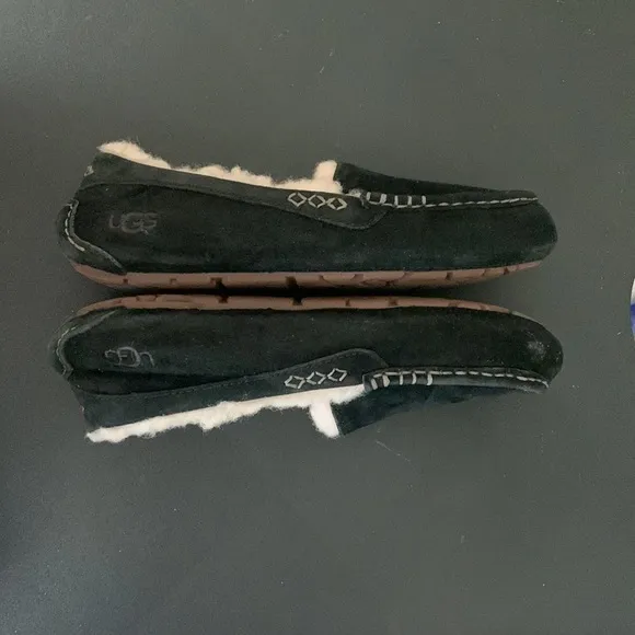 UGG ANSLEY BLACK SILKE SUEDE MOCCASIN  SLIPPERS