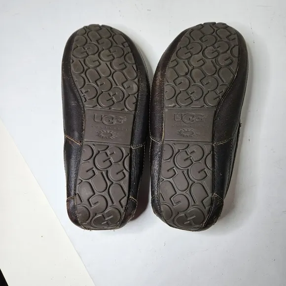 UGG Ascot Leather Slippers Shearling Lined Rubber Soles Deep Brown Men's 12