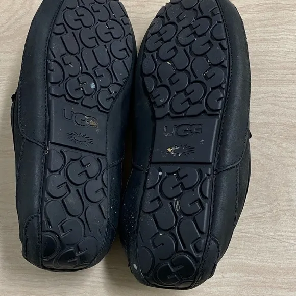 UGG Ascot Matte Leather Black Fur Slippers Mens Size 11 (Fits Size 10)