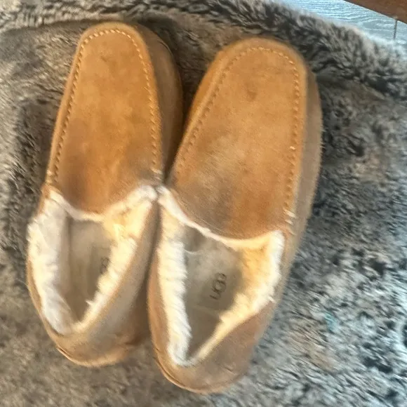 UGG Ascot Tan Suede Fur Lined Moccasin Slippers, Size 9