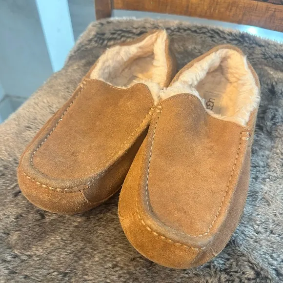 UGG Ascot Tan Suede Fur Lined Moccasin Slippers, Size 9
