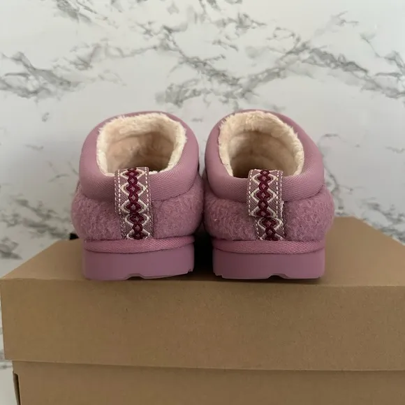 UGG Astro Ultra Fluff Puff Slip On Slide Sandals Slippers Size 6/ Women Size 7.5