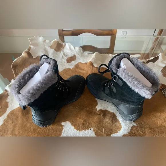 UGG BOOTS WOMENS SIZE 7 (BLACK) FAUX FUR / LACE UP / WORN ONCE