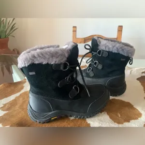 UGG BOOTS WOMENS SIZE 7 (BLACK) FAUX FUR / LACE UP / WORN ONCE