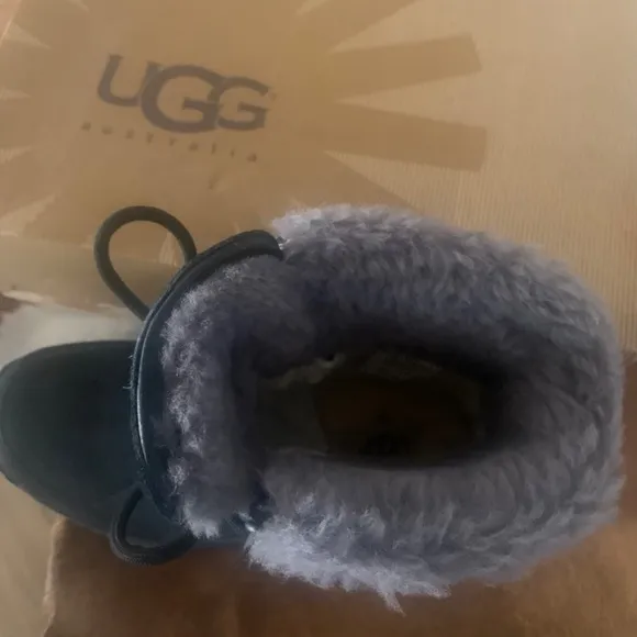 UGG BOOTS WOMENS SIZE 7 (BLACK) FAUX FUR / LACE UP / WORN ONCE