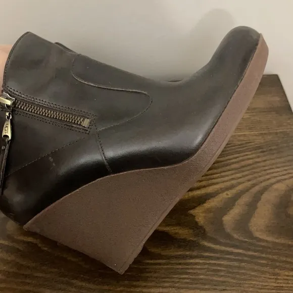 UGG Brown Lodge Meredith Shearling Lined Wedge Ankle Boots Size 10