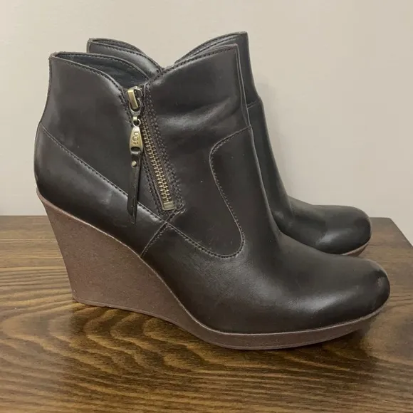 UGG Brown Lodge Meredith Shearling Lined Wedge Ankle Boots Size 10