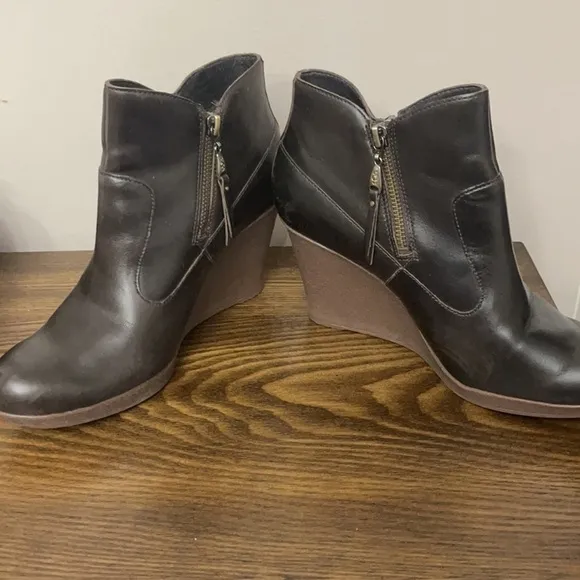 UGG Brown Lodge Meredith Shearling Lined Wedge Ankle Boots Size 10