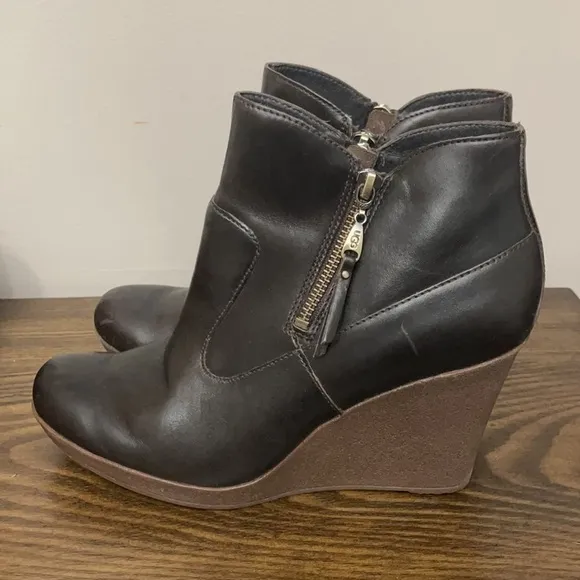 UGG Brown Lodge Meredith Shearling Lined Wedge Ankle Boots Size 10