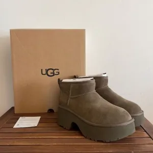UGG Classic Ultra Mini New Heights Boots Hickory Women Size 9