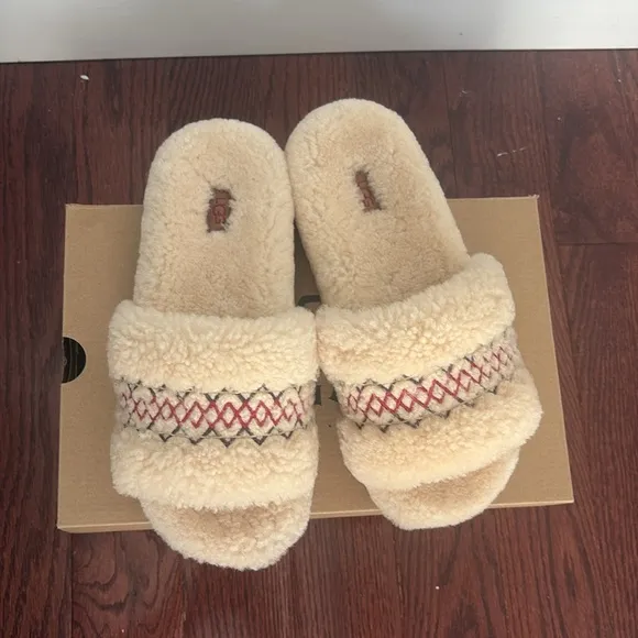 UGG COZETTA BRAID Cream Fuzzy Slippers- Size 9