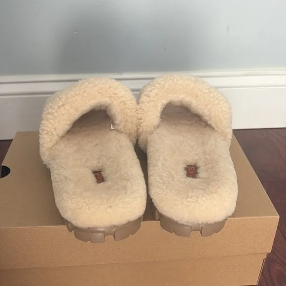 UGG COZETTA BRAID Cream Fuzzy Slippers- Size 9