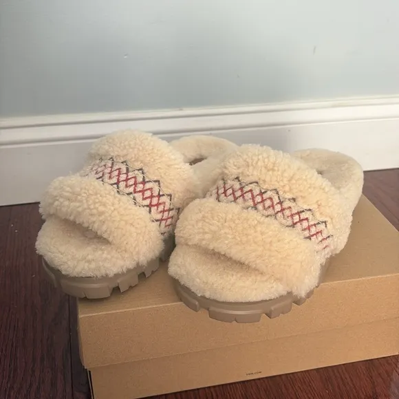 UGG COZETTA BRAID Cream Fuzzy Slippers- Size 9