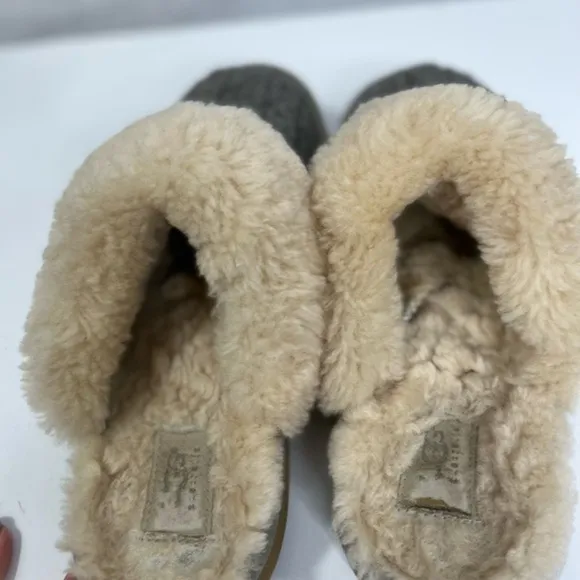 UGG dark grey slippers, fur-lined