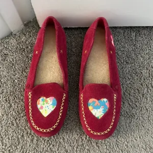 UGG FLAT SLIPPERS SHOES SIZE 5 BRAND NEW