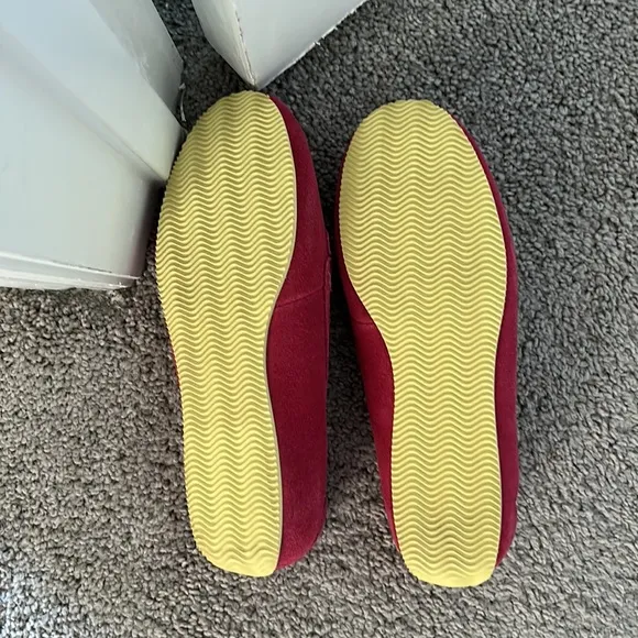 UGG FLAT SLIPPERS SHOES SIZE 5 BRAND NEW