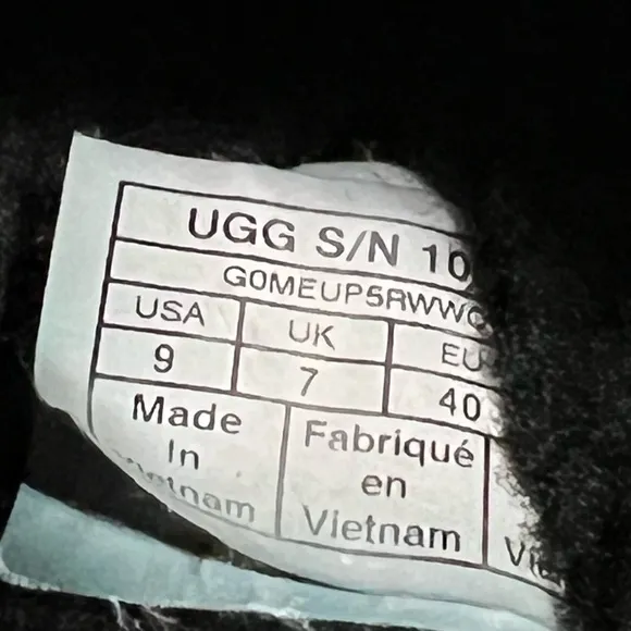 UGG Fluff Yeah Black &amp; White Sandals/Slippers Size 9