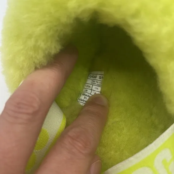 UGG - Fluff Yeah Sli In Lime Green Open Toe Slip On Ankle Strap Sandal Size 8
