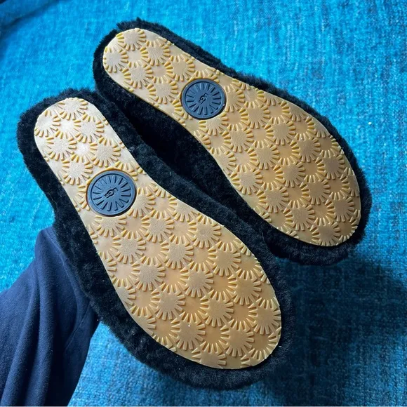 UGG Fluff Yeah Slide Slippers in Black