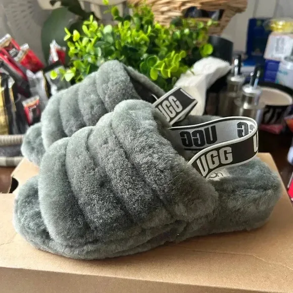 UGG fluff Yeah slide slippers sz 6 nwb