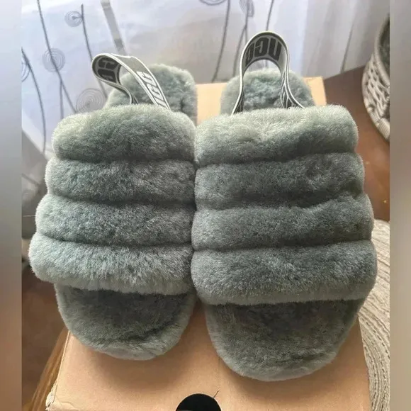 UGG fluff Yeah slide slippers sz 6 nwb