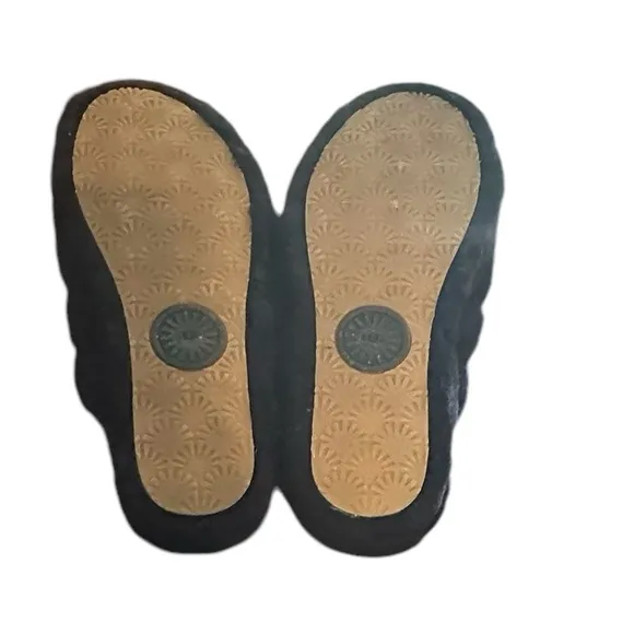 UGG House shoes Slippers Sandal Womens Fluff Yeah Slide Black - size 8