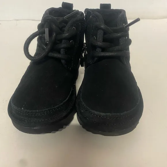 UGG KIDS BLACK CUTE ANKLE BOOTS SIZE 6