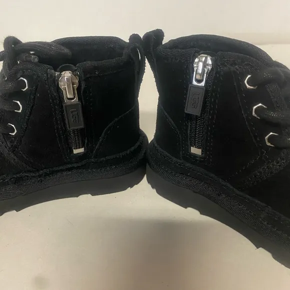UGG KIDS BLACK CUTE ANKLE BOOTS SIZE 6