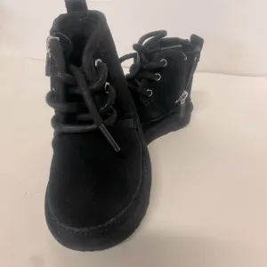 UGG KIDS BLACK CUTE ANKLE BOOTS SIZE 6