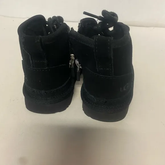UGG KIDS BLACK CUTE ANKLE BOOTS SIZE 6