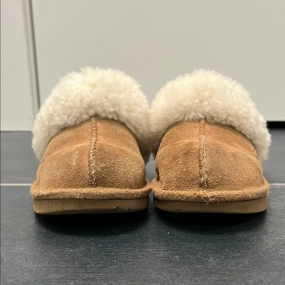 UGG Kids cozy slippers in chestnut size 1