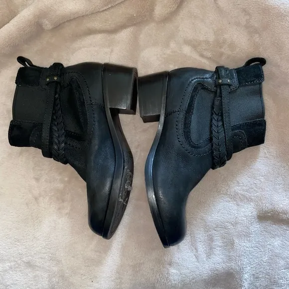 UGG Krewe Chelsea Ankle Boots Black Nubuck Women's Sz 5 Braided Strap
