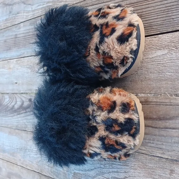 UGG LEOPARD SLIPPERS