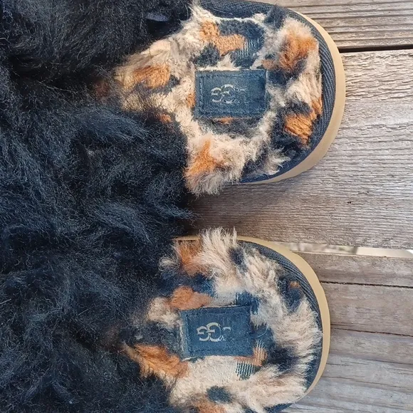 UGG LEOPARD SLIPPERS