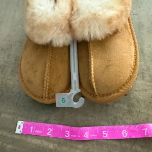UGG like kid slippers with faux fur! Cute comfy and cozy!! Unisex/BRAND NEW😎