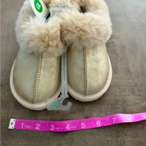 UGG like kids slippers! Faux fur- comfy cozy and oh so cute! Zoom in for more;