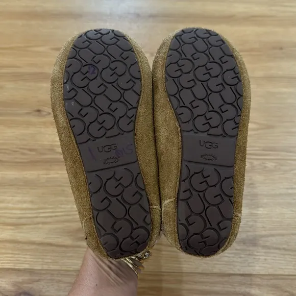 Ugg Little Kids Dakota Tan Fur Lined Slippers Sz 1 Shearling Moccasins Chestnut