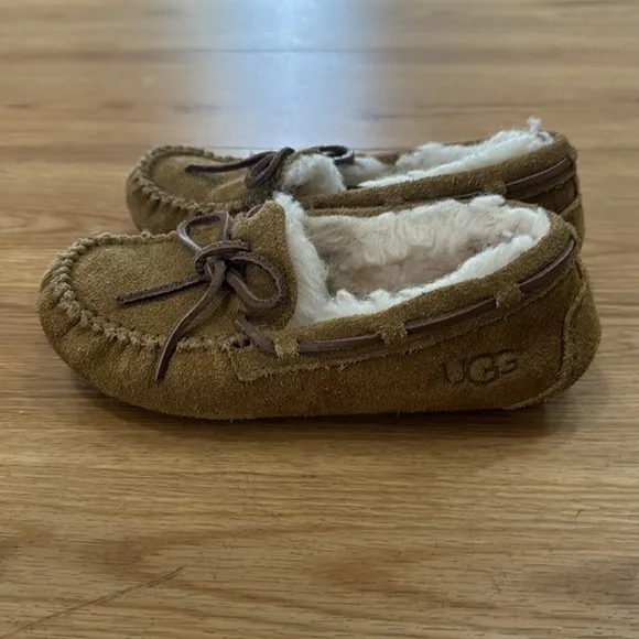 Ugg Little Kids Dakota Tan Fur Lined Slippers Sz 1 Shearling Moccasins Chestnut