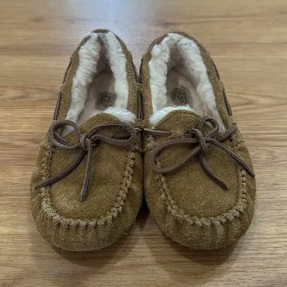 Ugg Little Kids Dakota Tan Fur Lined Slippers Sz 1 Shearling Moccasins Chestnut