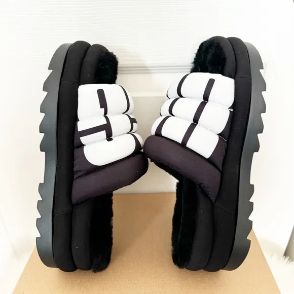 UGG Maxi Slide Logo Slide Slippers BRAND NEW SIZE 8