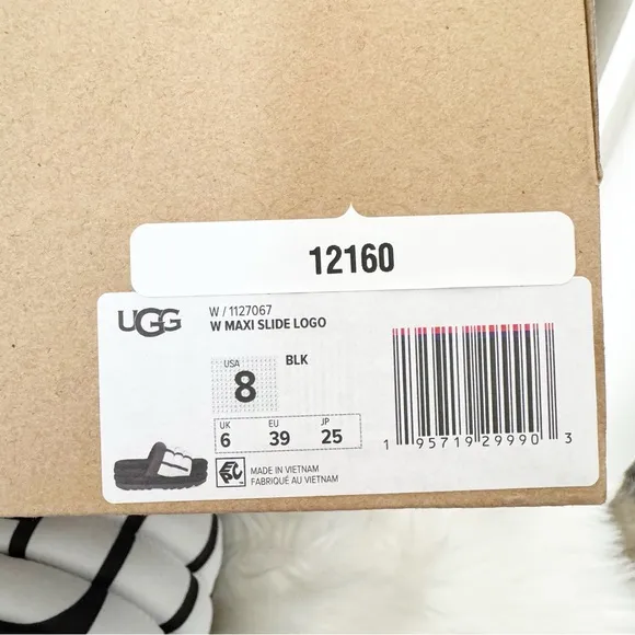 UGG Maxi Slide Logo Slide Slippers BRAND NEW SIZE 8