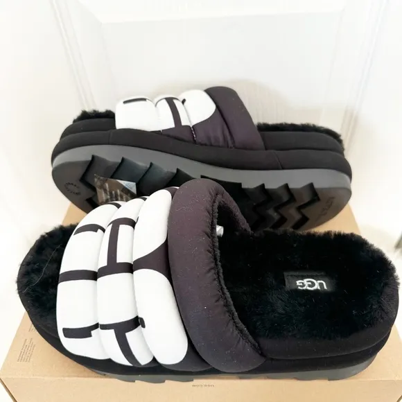 UGG Maxi Slide Logo Slide Slippers BRAND NEW SIZE 8