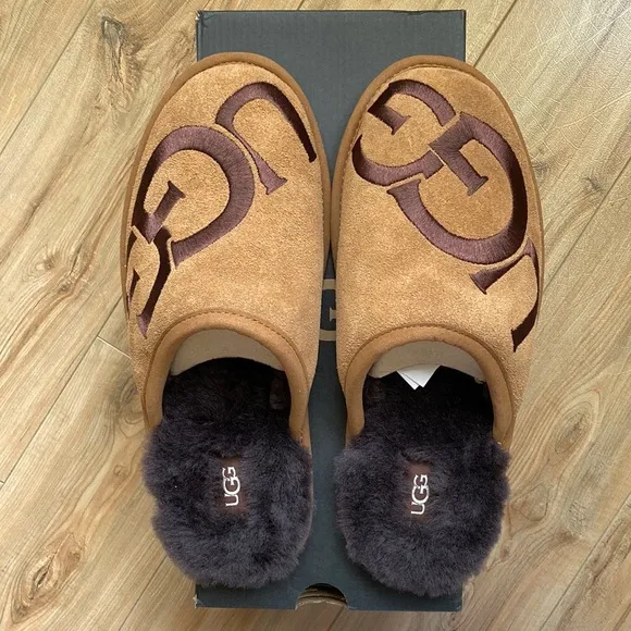 🆕UGG® Men’s Logo Scuff Slipper Chestnut Sz 10