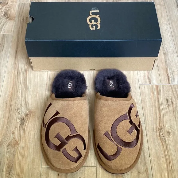 🆕UGG® Men’s Logo Scuff Slipper Chestnut Sz 10